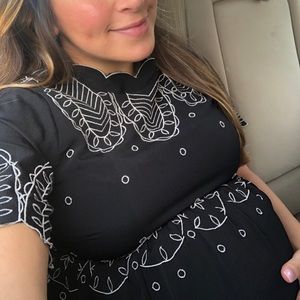 A pea in the pod black and white blouse- S